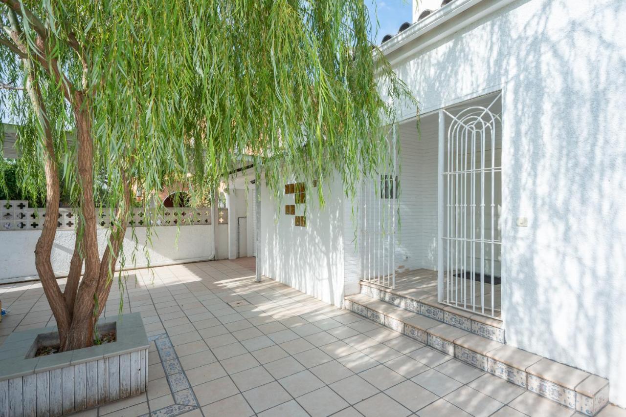 Villa Requesens On Canal Empuriabrava Esterno foto