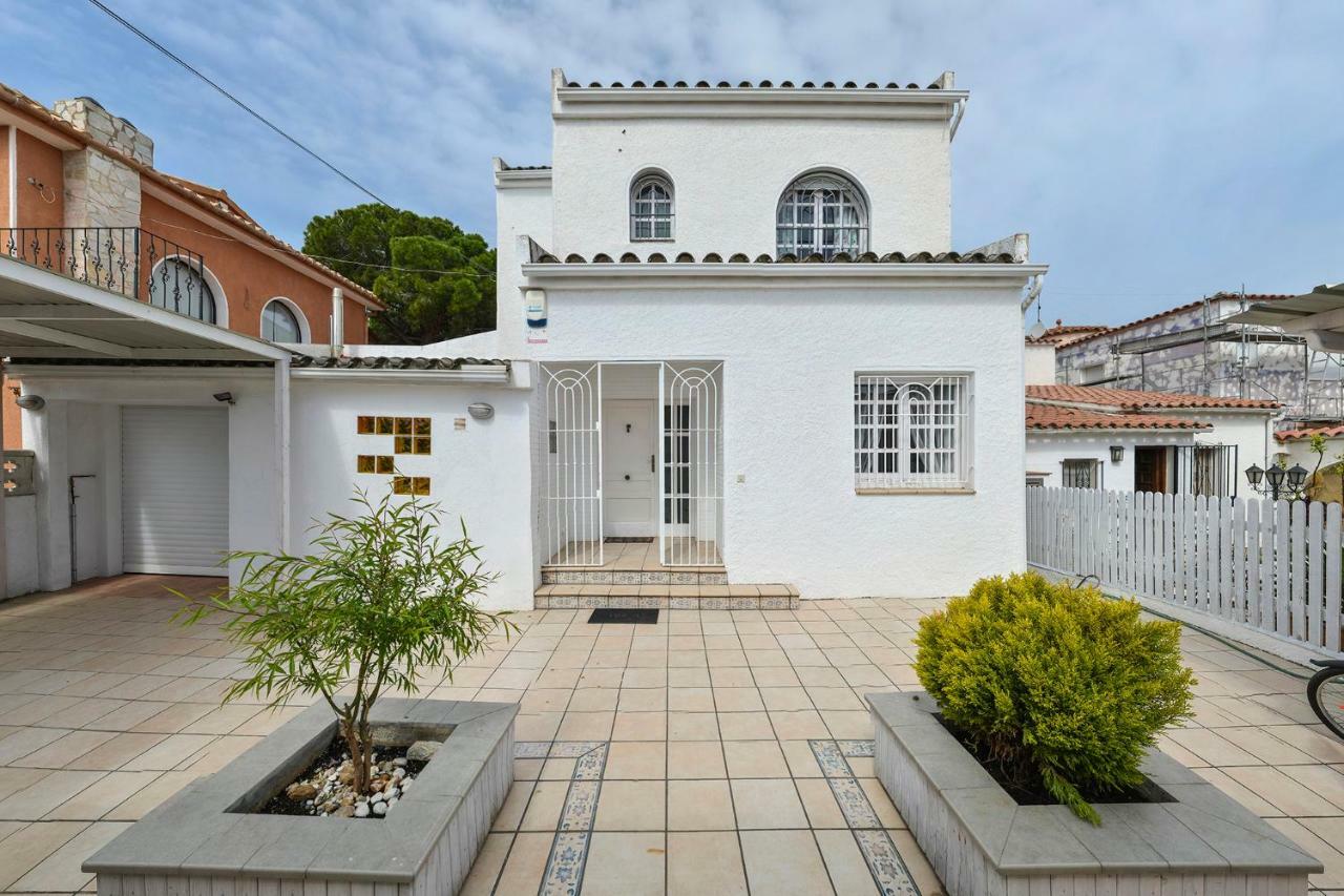 Villa Requesens On Canal Empuriabrava Esterno foto